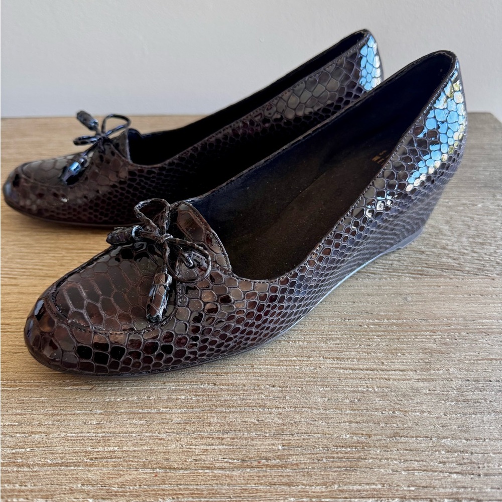 Stuart Weitzman brown Nicetie Women's snake embossed patent leather Shoes 9